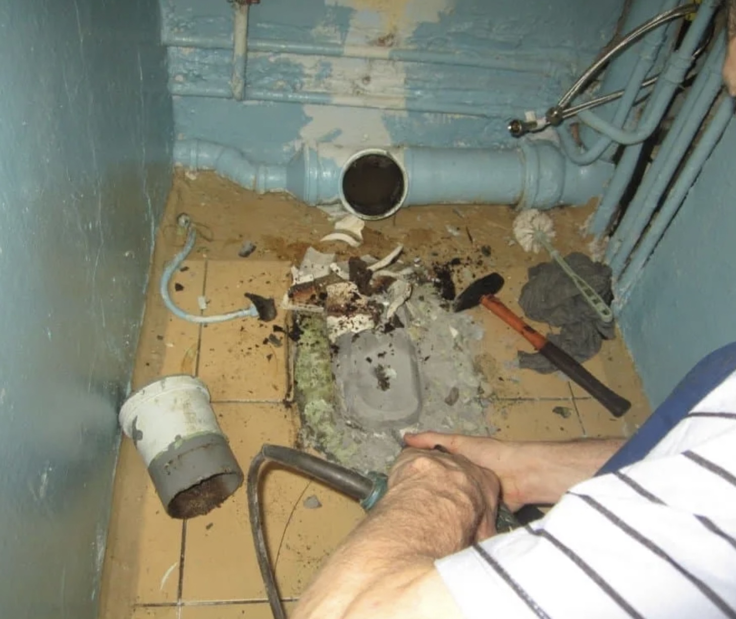 Демонтаж унитаза в Усолье-Сибирском Демонтаж унитаза