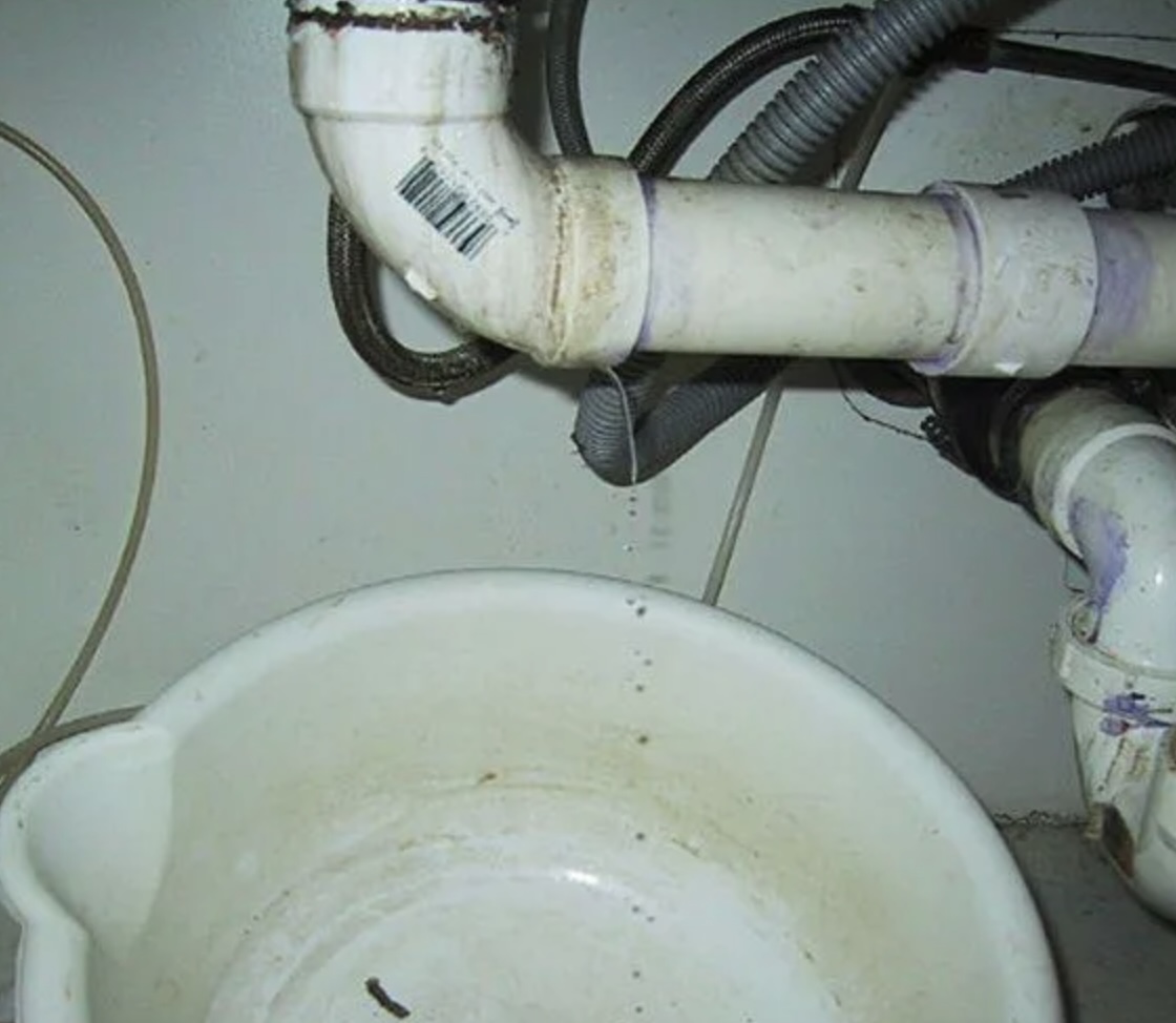 Устранение протечки воды Устранение протечки воды